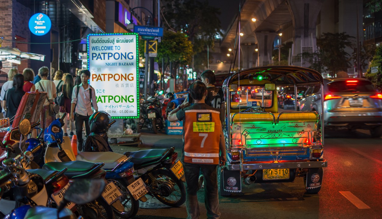Patpong, bairro da Tailândia com shows de pompoarismo
