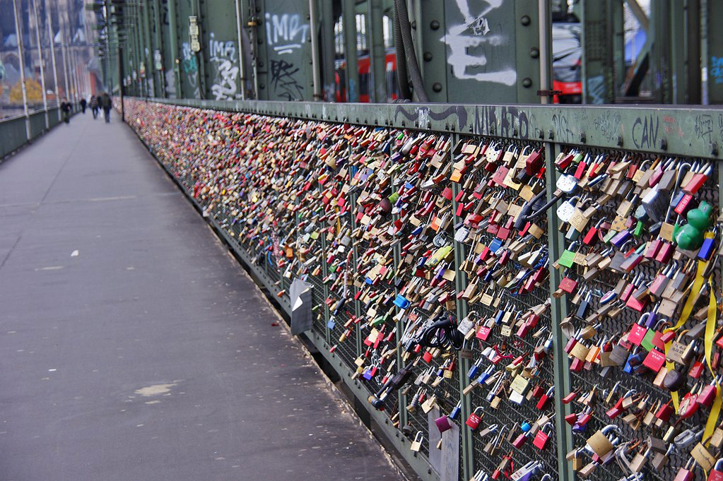 Cadeados na Hohenzollern- brücke, Colônia, Alemanha