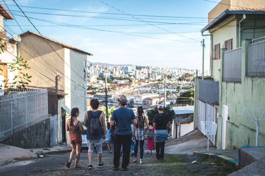 A tour conta a história do bairro por meio de ruas e construções emblemáticas, além de paradas gastronômicas