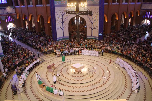 Interior do Altar Central do Santuário Nacional de Nossa Senhora Aparecida. Interior do Altar Central do Santuário Nacional de Nossa Senhora Aparecida.