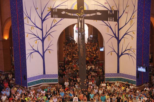 Interior do Altar Central do Santuário Nacional de Nossa Senhora Aparecida. Interior do Altar Central do Santuário Nacional de Nossa Senhora Aparecida.