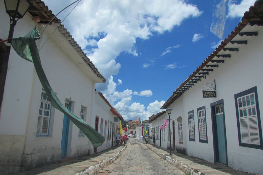 Rua no centro histórico de Goiás Velho, Goiás, Brasil
