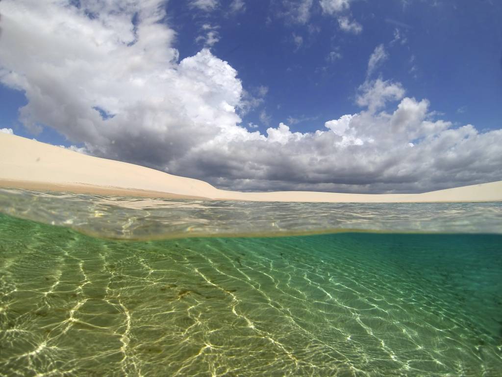 Lagoa entre as dunas de Santo Amaro do Maranhão