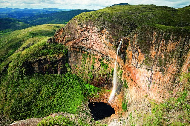 Cachoeira do Tabuleiro fica dentro do Parque Estadual da Serra do Intendente, em Minas Gerais