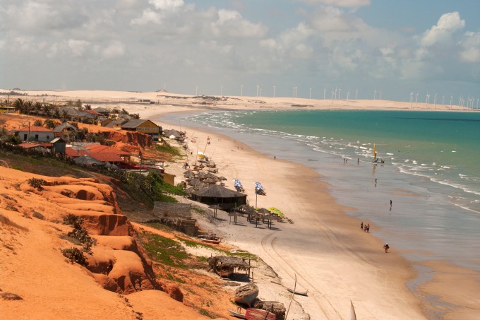 Vista geral da praia de Canoa Quebrada, no litoral do Ceará