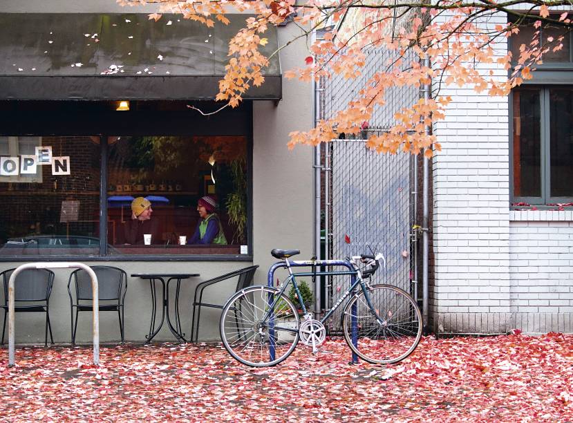 Na época de outono, a boa é pedalar até um dos 900 cafés de Portland