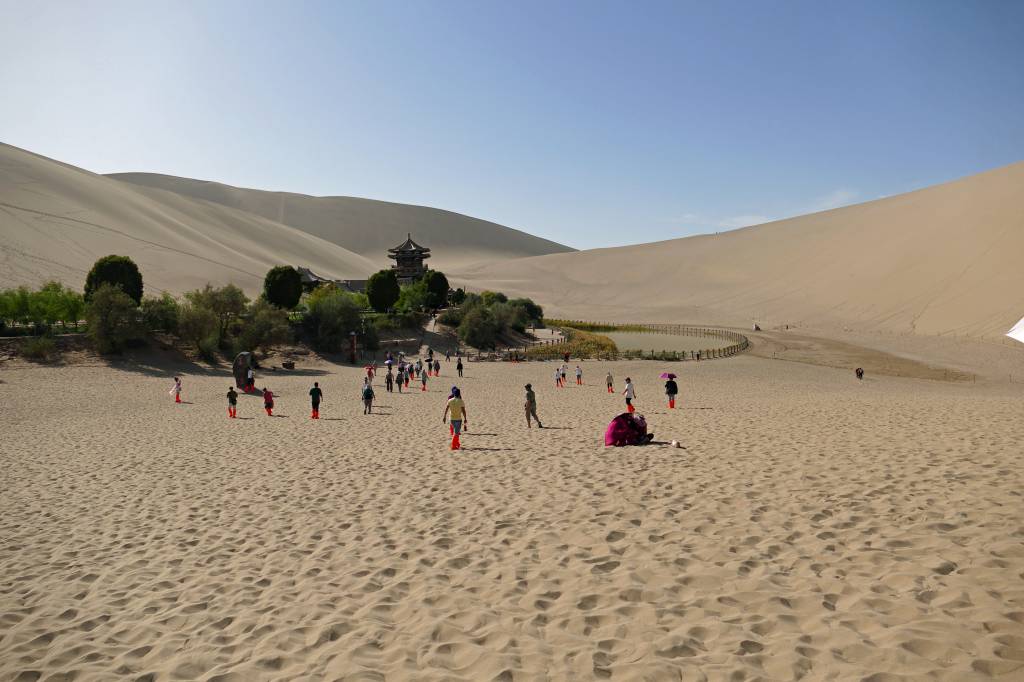 Lago Yueyaquan, província de Gansu, também conhecido como "Crescent Lake, na China