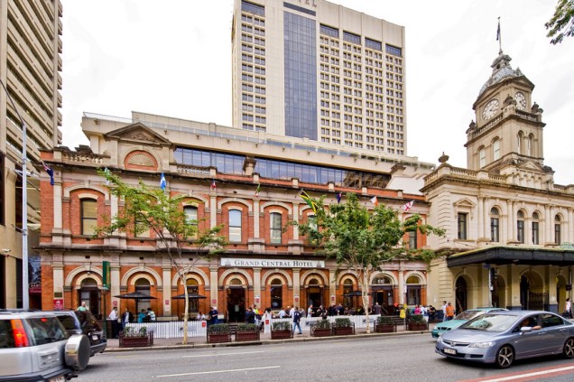 O Grand Central Hotel fica junto à estação Central de Brisbane, defronte à Anzac Square. Localização mais conveniente não há 