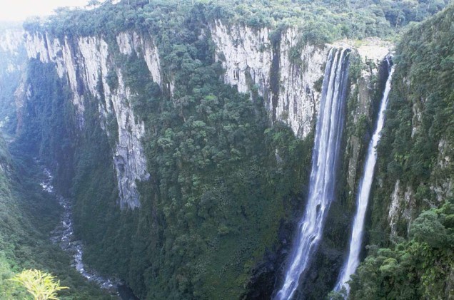 Cachoeiras no Cânion de Itaimbezinho, Parque Nacional de Aparados da Serra.