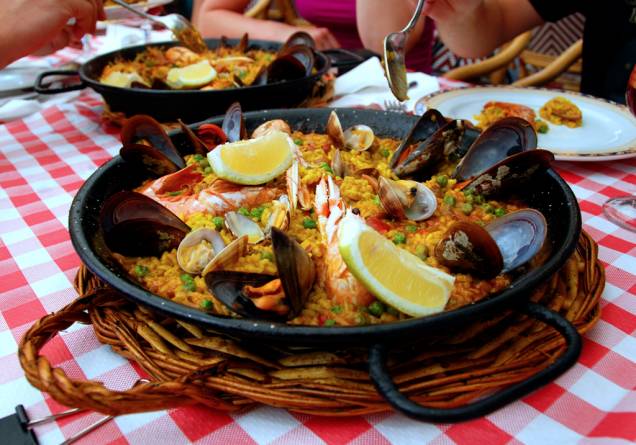 Paella, prato típico da Espanha Paella, prato típico da Espanha