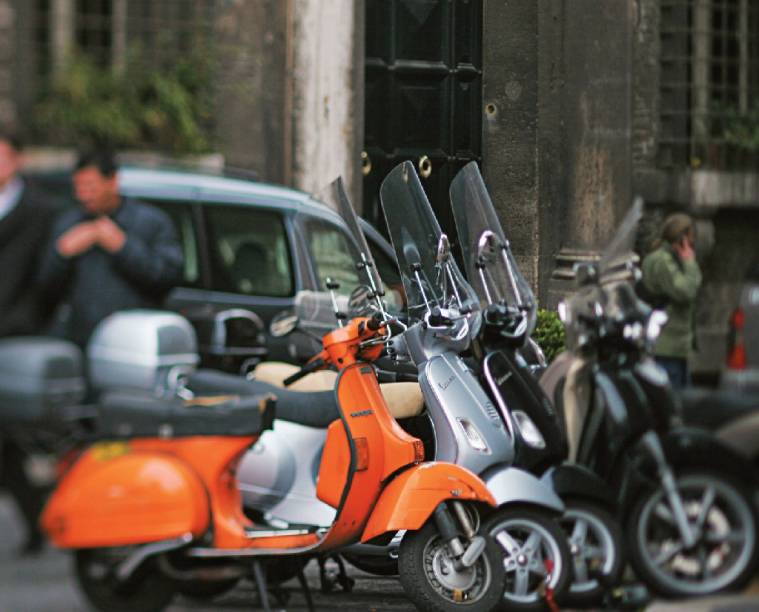 As vespas de Roma, como nos anos 1950