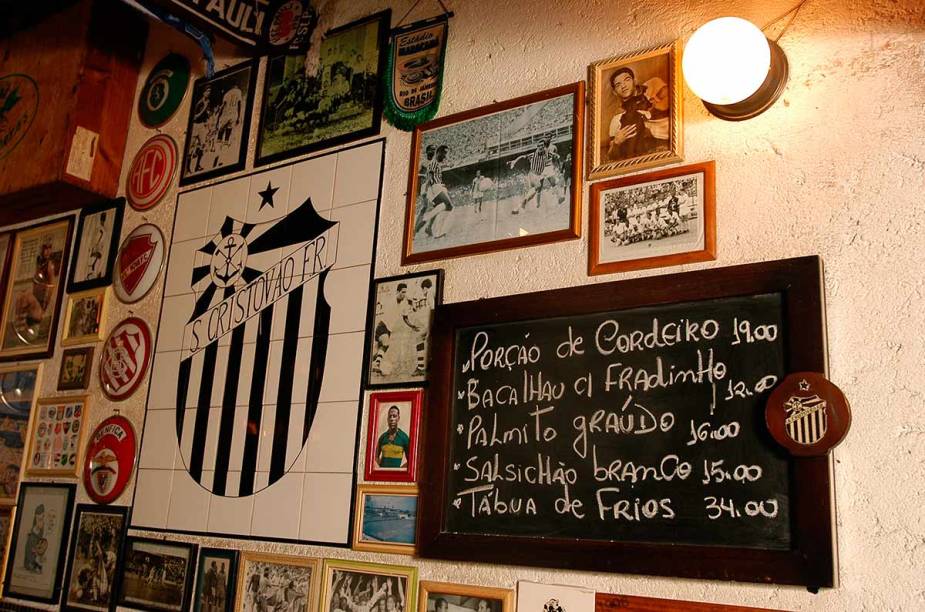 <a href="http://viajeaqui.abril.com.br/estabelecimentos/br-sp-sao-paulo-restaurante-sao-cristovao" rel="São Cristóvão, São Paulo:" target="_blank"><strong>São Cristóvão, São Paulo:</strong></a> Localizado na Vila Madalena, a decoração do bar homenageia o futebol. O chope acompanha muito bem o filé à Oswaldo Aranha.