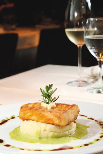 Haddock defumado com purê de inhame e creme de alho poró, do restaurante Wiella Bistrô, em Recife (PE)