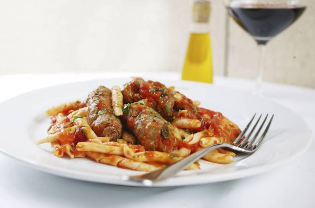 Fusilli fresco ao molho de tomate e ervas com minibraciolas de filé mignon, do Restaurante Nonno Ruggero, no shopping Cidade Jardim. Fusilli fresco ao molho de tomate e ervas com minibraciolas de filé mignon, do Restaurante Nonno Ruggero, no shopping Cidade Jardim.