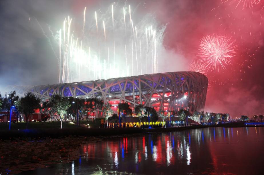 <strong>Estádio Olimpico Nacional de Pequim, China</strong>Principal palco dos Jogos Olímpicos de <a href="https://viajeaqui.abril.com.br/cidades/china-pequim-beijing" rel="Pequim">Pequim</a>, o Ninho de Pássaro é um projeto da dupla Herzog e de Meuron. Os vencedores do Pritzker de 2001 são responsáveis pelos projetos do Tate Modern (<a href="https://viajeaqui.abril.com.br/cidades/reino-unido-londres" rel="Londres">Londres</a>), da Allianz Arena (<a href="https://viajeaqui.abril.com.br/cidades/alemanha-munique" rel="Munique">Munique</a>) e do Teatro da Dança de São Paulo, ainda no papel