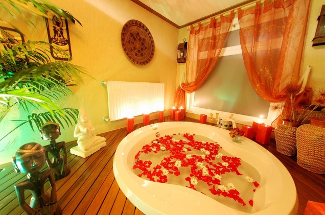 Alguns quartos do hotel são equipados com banheiras de hidromassagem
