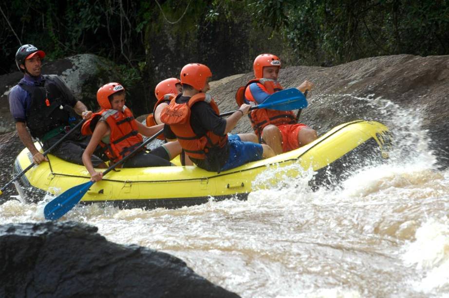 Rafting nas corredeiras do Rio do Peixe, em Socorro, São Paulo