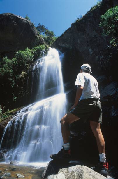 Cachoeira Véu de Noiva, formada pelo Rio Bonfim, na Serra dos Órgãos Cachoeira Véu de Noiva, formada pelo Rio Bonfim, na Serra dos Órgãos