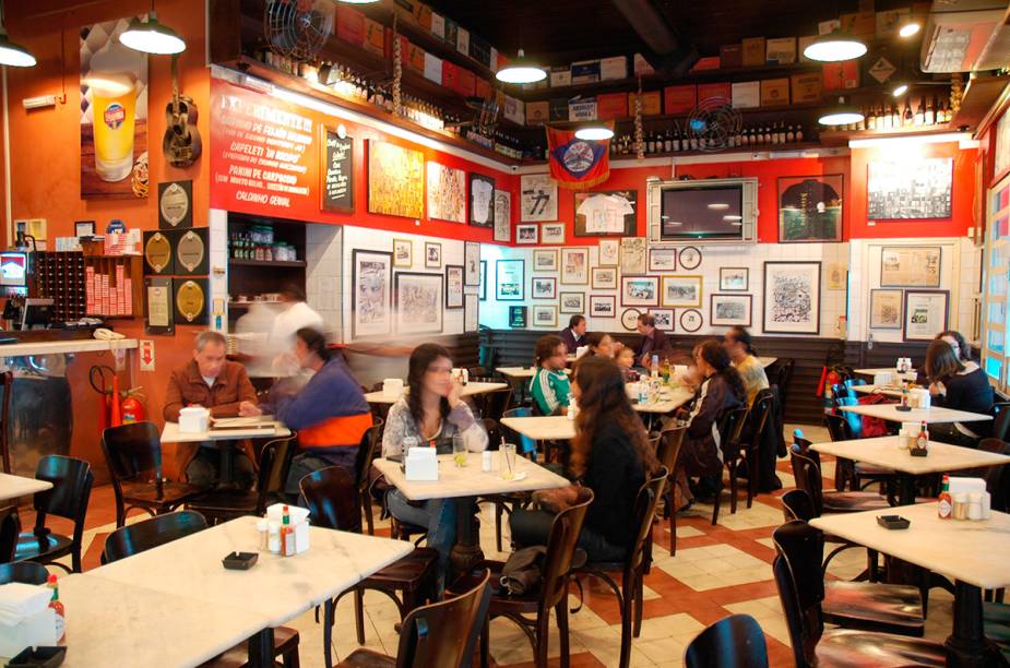 <a href="http://viajeaqui.abril.com.br/estabelecimentos/br-sp-sao-paulo-restaurante-genesio" rel="Genésio, São Paulo: " target="_blank"><strong>Genésio, São Paulo: </strong></a> Pasta, pizza e chope são bem conceituados na casa, mas a polenta de colher é uma das mais pedidas.