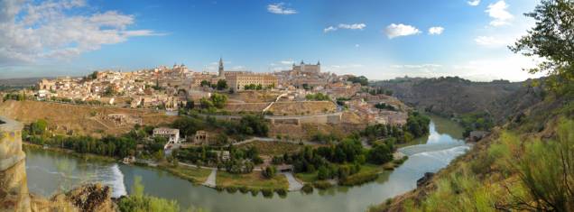 Privilegiada por sua localização no alto de um monte rochoso, Toledo sempre foi alvo de cobiça. Ali, romanos construíram uma fortificação e os visigodos fixaram sua capital