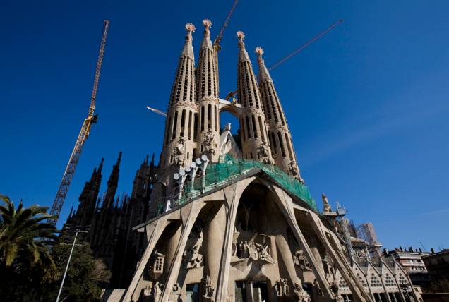 Gaudí dedicou 40 anos de sua vida ao seu maior desafio: a construção da Basílica da Sagrada Família. Sem concluir o projeto, o arquiteto foi enterrado na cripta da construção