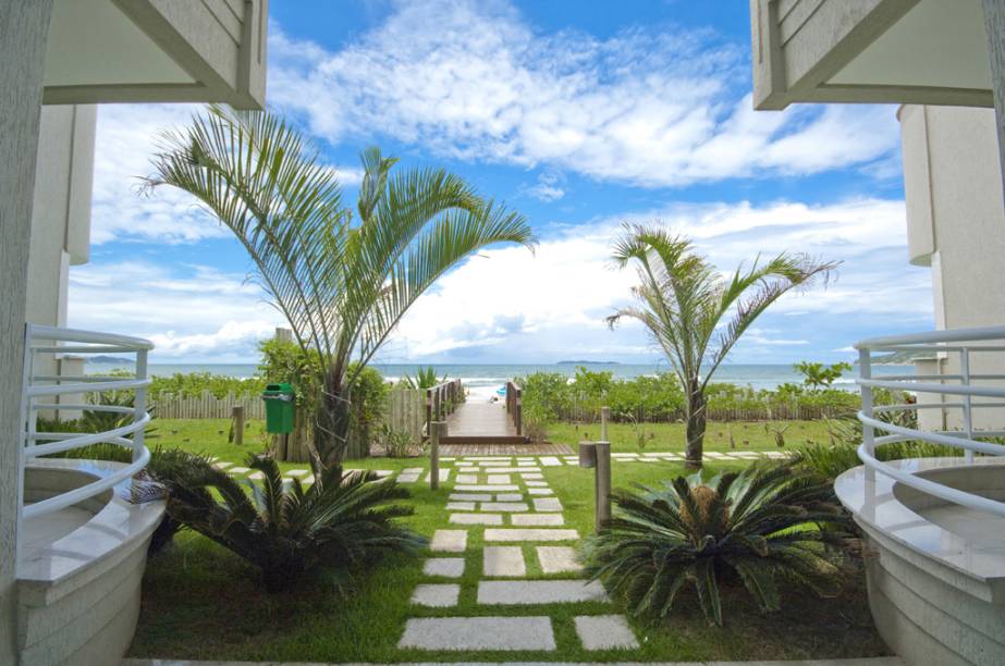 Jardim do Marin Château Hotel e acesso à Praia do Canto Grande