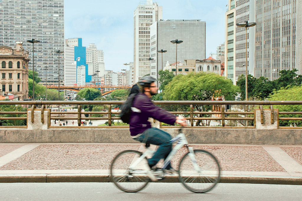 Viaduto do Chá e Vale do Anhangabaú, em São Paulo (SP)