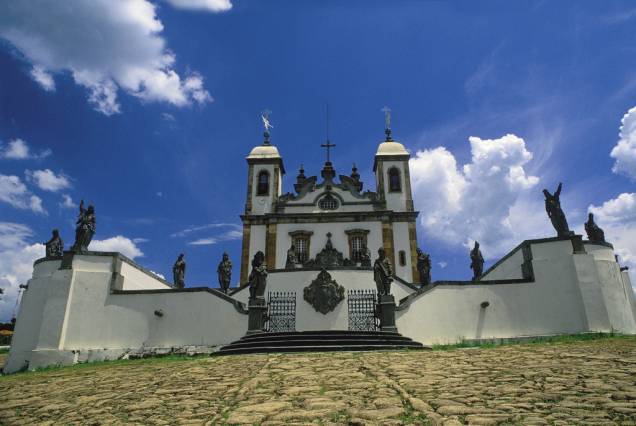 O conjunto da Basílica do Senhor Bom Jesus de Matosinhos, em Congonhas, Minas Gerais, é considerado a obra-prima de Aleijadinho O conjunto da Basílica do Senhor Bom Jesus de Matosinhos, em Congonhas, Minas Gerais, é considerado a obra-prima de Aleijadinho