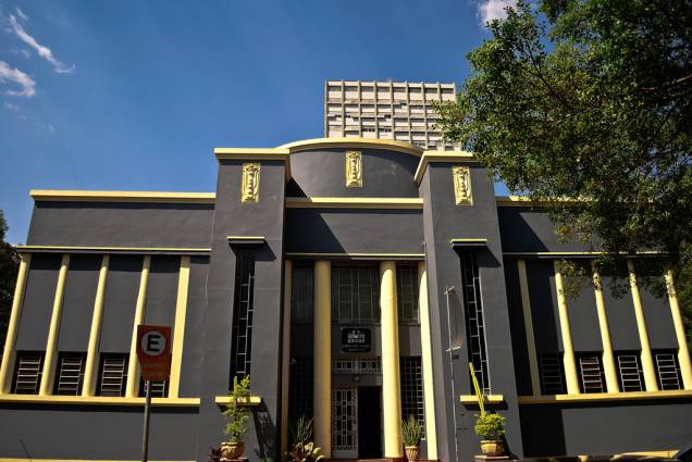 O Museu Goiano Zoroastro Artiaga abriga obras de artistas locais, mostras de paleontologia e sobre a história de Goiás