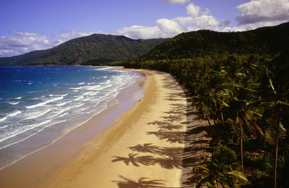 Praia na cidade de Cairns, em Queensland, na Austrália