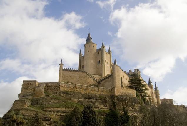 Construído no século 12, o Alcázar de Segóvia serviu de inspiração para Walt Disney desenhar o castelo da Bela Adormecida