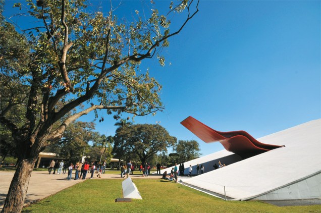 Auditório Ibirapuera, obra obrigatória de Oscar Niemeyer, em São Paulo