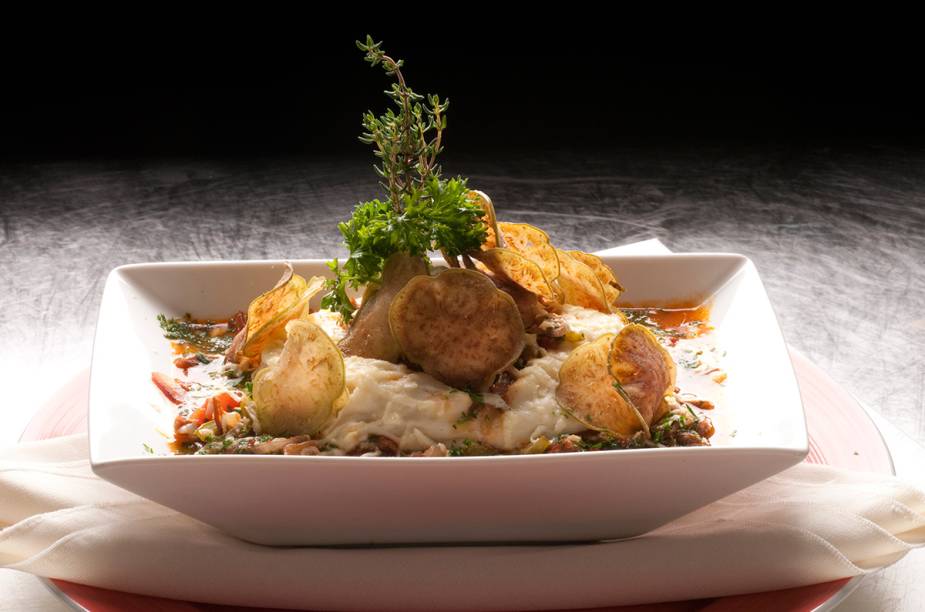 Gratinado de carne de sol com purê de inhame, preparado pelo chef Ivo Faria, do restaurante Vecchio Sogno.