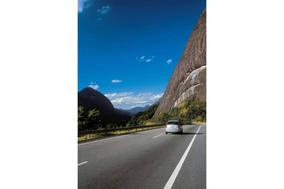 BR-040, rodovia na região de Petrópolis (RJ) BR-040, rodovia na região de Petrópolis (RJ)