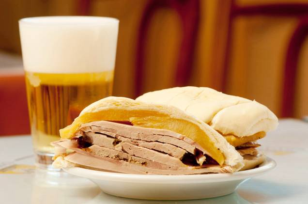 Sanduíche de pernil com abacaxi do Cervantes. Sanduíche de pernil com abacaxi do Cervantes.