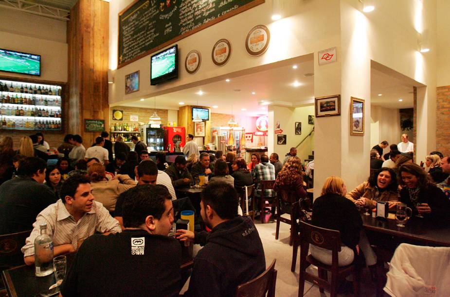 <a href="http://viajeaqui.abril.com.br/estabelecimentos/br-sp-sao-paulo-restaurante-bar-do-luiz-fernandes" rel="Bar do Luiz Fernandes, São Paulo: " target="_blank"><strong>Bar do Luiz Fernandes, São Paulo: </strong></a> O espaço é uma garagem adaptada. O bolinho de carne bem temperado é uma pedida clássica.