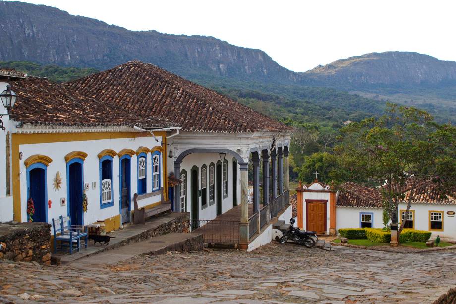 <strong>DUAS NOITES COM CARRO EM <a href="https://viajeaqui.abril.com.br/cidades/br-mg-tiradentes" rel="TIRADENTES" target="_self">TIRADENTES</a></strong>2 noites na <a href="https://villaalferes.com.br" rel="Pousada Villa Alferes" target="_blank">Pousada Villa Alferes</a> com locação de carro.<strong>Quando:</strong> Em 23/10.<strong>Quem leva:</strong> a <a href="https://cvc.com.br" rel="CVC" target="_blank">CVC</a><strong>Quanto: </strong>R$ 769