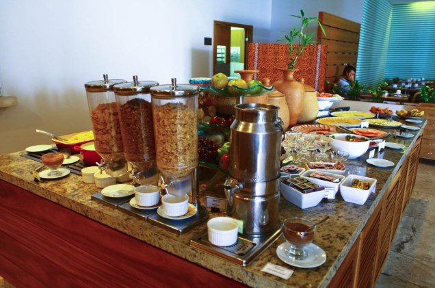 Buffet do café da manhã do restaurante do Radisson Hotel Aracaju