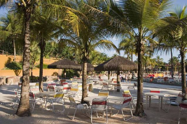 Cadeiras na praia artificial do parque aquático Thermas dos Laranjais Cadeiras na praia artificial do parque aquático Thermas dos Laranjais