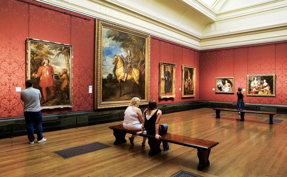 <strong>3. <a href="http://www.nationalgallery.org.uk/" rel="National Gallery" target="_blank">National Gallery</a></strong>Aberta há quase 200 anos, a <a href="http://viajeaqui.abril.com.br/estabelecimentos/reino-unido-londres-atracao-national-gallery" rel="National Gallery " target="_blank">National Gallery</a> é considerada uma das mais importantes galerias de arte do mundo. Em seu acervo constam obras dos mais renomados artistas dos mais distintos períodos. Com mais de 2,3 mil pinturas, quem visita o lugar pode apreciar os trabalhos de mestres como Leonardo, Botticelli, Caravaggio, Renoir, Monet, Van Gogh e Picasso. Aberto todos os dias, o espaço não é um destaque só pelas obras de arte, mas também pela imponente arquitetura vitoriana do prédio, recordando os dias de glória do império britânico