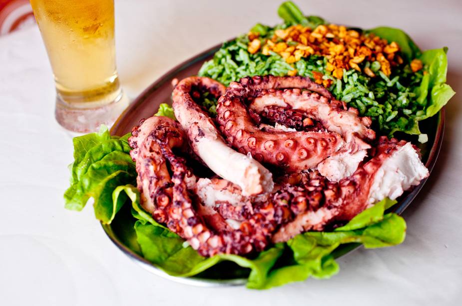 <a href="https://viajeaqui.abril.com.br/estabelecimentos/br-rj-rio-de-janeiro-restaurante-nova-capela" rel="Nova Capela" target="_blank"><strong>Nova Capela</strong></a> O prato mais pedido da casa é o cabrito com alho frito e arroz de brócolis. Mas quem prefeirir outro acompanhamento, ao invés de cabrito, pode optar pelo polvo com arroz de brócolis. <a href="https://viajeaqui.abril.com.br/estabelecimentos/br-rj-rio-de-janeiro-restaurante-nova-capela" rel="Nova Capela" target="_blank"><strong>Nova Capela</strong></a> O prato mais pedido da casa é o cabrito com alho frito e arroz de brócolis. Mas quem prefeirir outro acompanhamento, ao invés de cabrito, pode optar pelo polvo com arroz de brócolis.