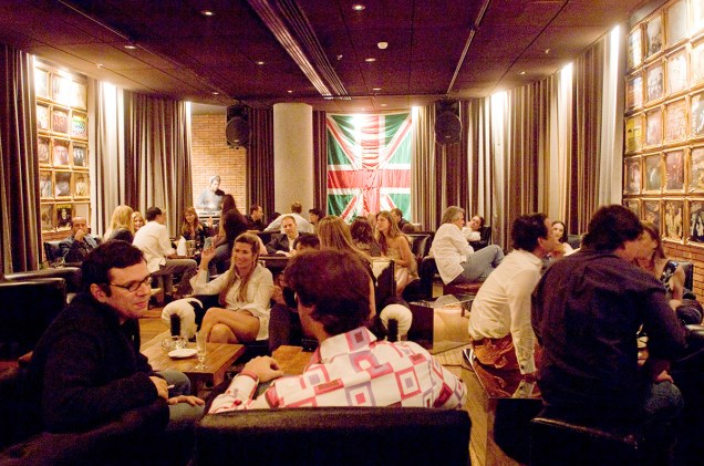 Interior do Bar Baretto-Londra, no Hotel Fasano, em Ipanema