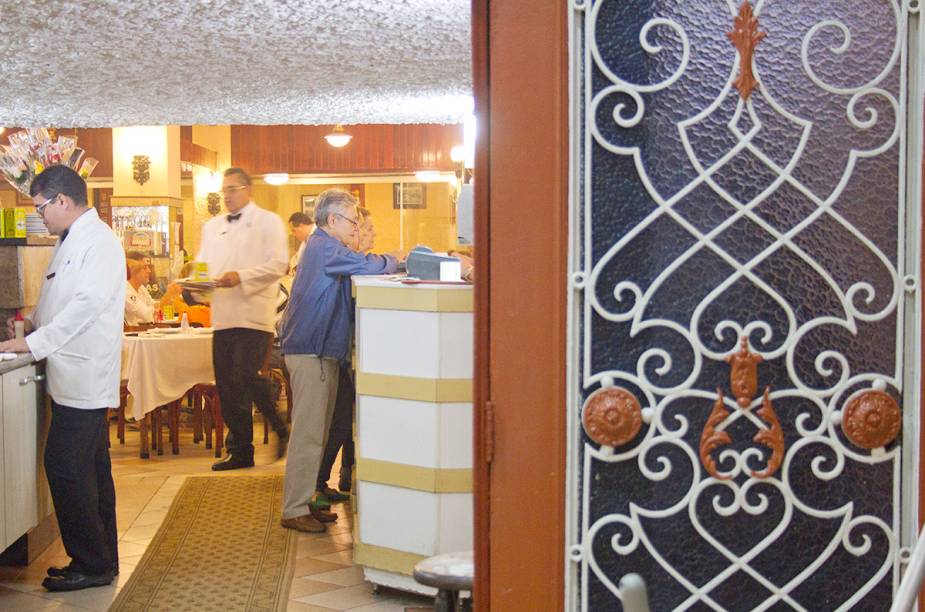 Interior do restaurante Lamas, no Flamengo.