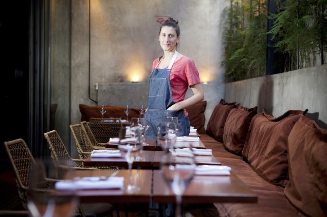 A argentina Paola Carosella, chef do restaurante Arturito, em São Paulo (SP), ficou famosa ao participar do reality show MasterChef, da Rede Bandeirantes, em 2014