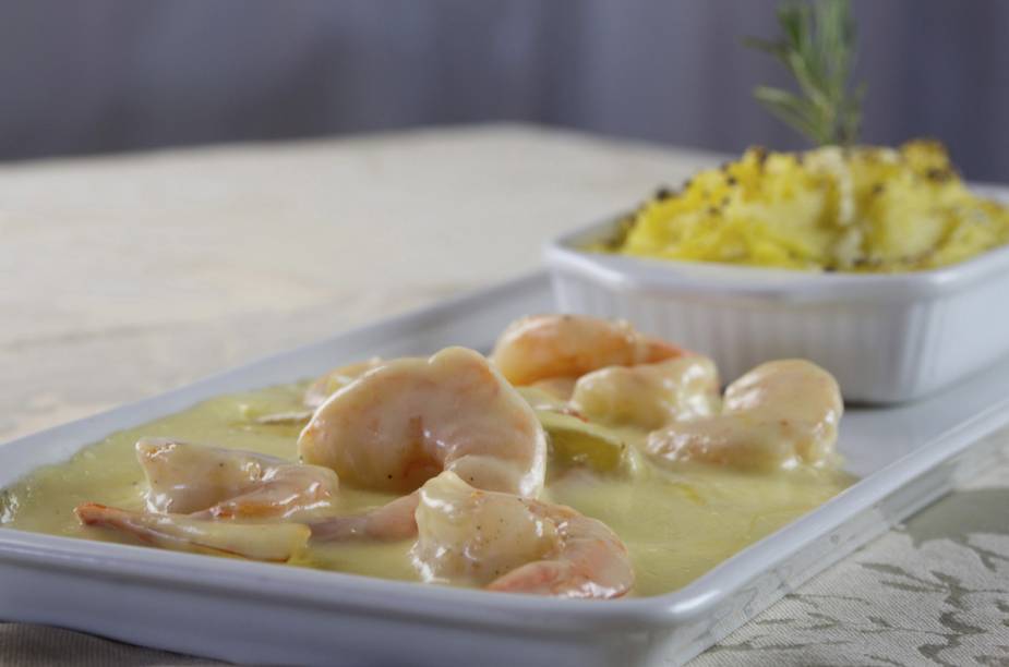 Camarões ao molho de queijo brie e musseline, do restaurante Nossa Cozinha Bistrô, Brasília