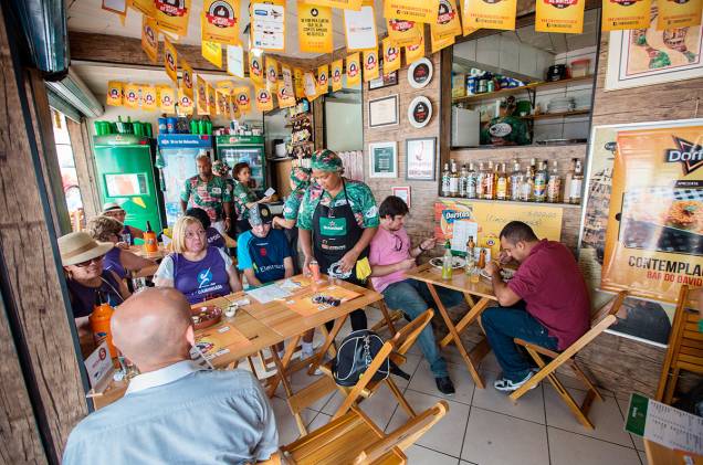 <a href="http://viajeaqui.abril.com.br/estabelecimentos/br-rj-rio-de-janeiro-restaurante-bar-do-david" rel="Bar do David, Rio de Janeiro: " target="_blank"><strong>Bar do David, Rio de Janeiro: </strong></a>            Feijoada de mariscos, bolinho de sardinha e feijão tropeiro estão entre os mais pedidos do Bar do David.