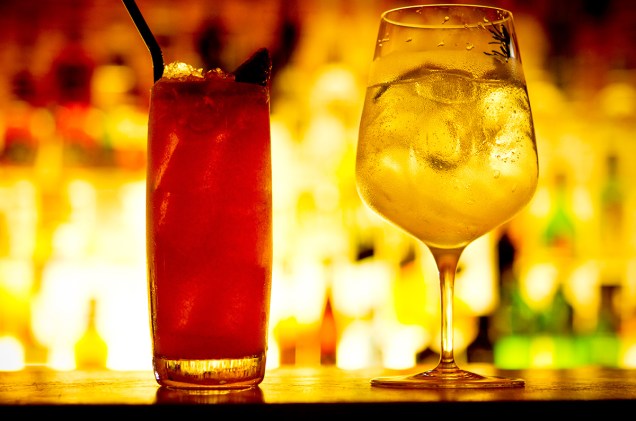 Hee nalu e rosemary tonic, drinques criados pelo barman André Paixão servidos no Bar Baretto-Londra, dentro do Hotel Fasano, em Ipanema.