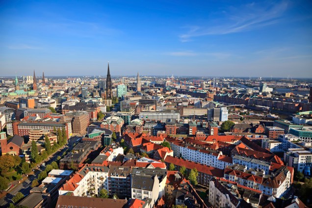 Arborizada e com belas construções, Hamburgo de hoje é muito diferente da cidade que há 60 anos foi destruída na Segunda Guerra Mundial