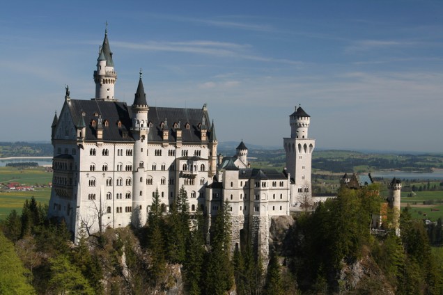 O Castelo Neuschwanstein, que inspirou Walt Disney a idealizar o Castelo da Cinderela, foi erguido no século 19 pelo rei Ludovico II, o Louco