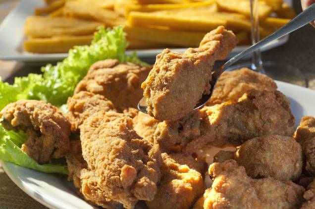 Frango à milanesa com polenta frita, do restaurante São Judas Tadeu Frango à milanesa com polenta frita, do restaurante São Judas Tadeu